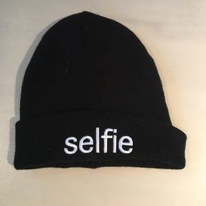 Black and white "Selfie" beanie