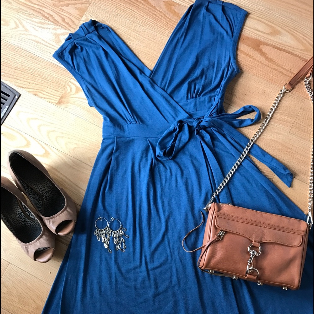 Adorable Blue Wrap Dress - Great Condition! 👗