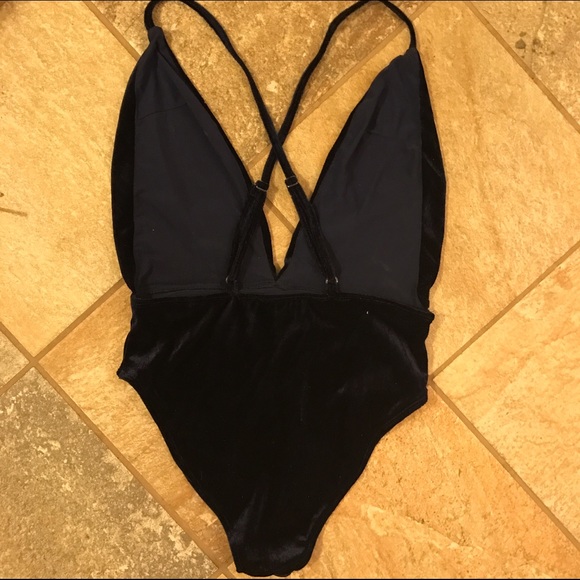 NWT navy blue velvet plunging bodysuit - Picture 4 of 4
