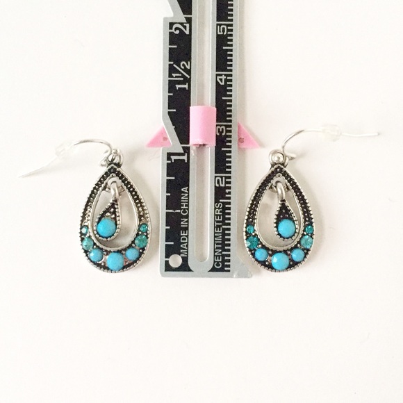 NWT Vintage Inspired Turquoise Tear Drop Earrings - Picture 4 of 5