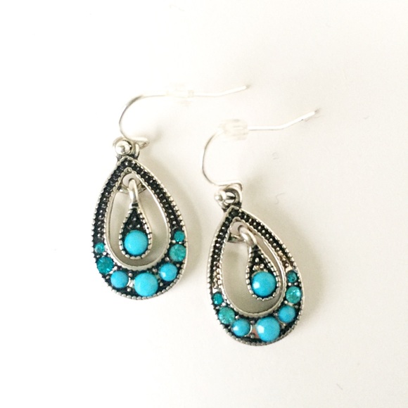 NWT Vintage Inspired Turquoise Tear Drop Earrings - Picture 5 of 5