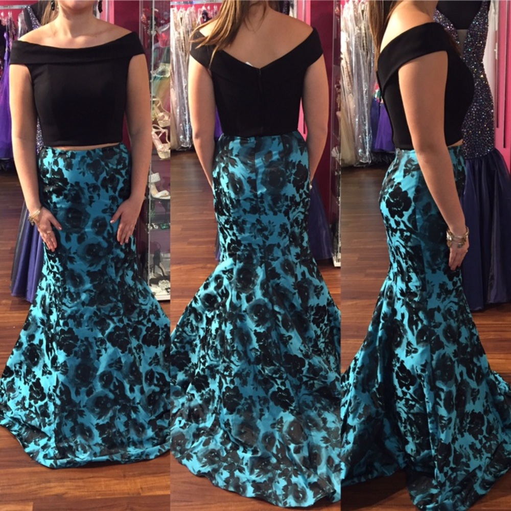 BRAND NEW SHERRI HILL PROM DRESS