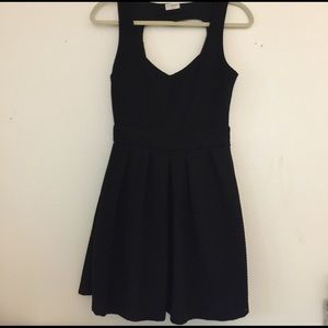 BLACK MINI DRESS W/ OPEN HEART BACK