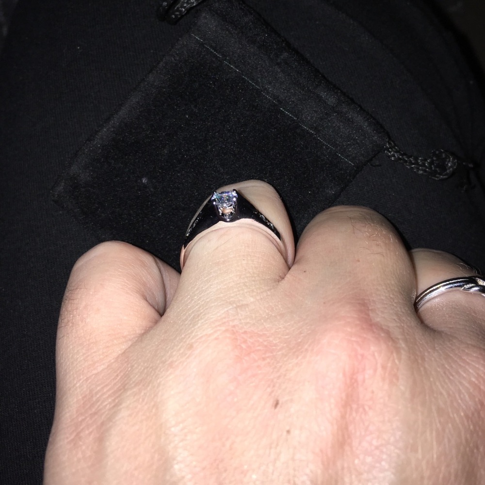 💍Engagement Style Ring 💍 - Picture 3 of 4