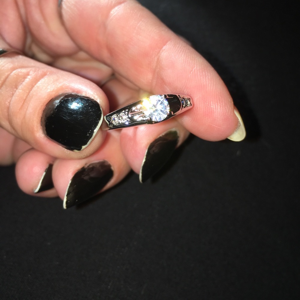 💍Engagement Style Ring 💍