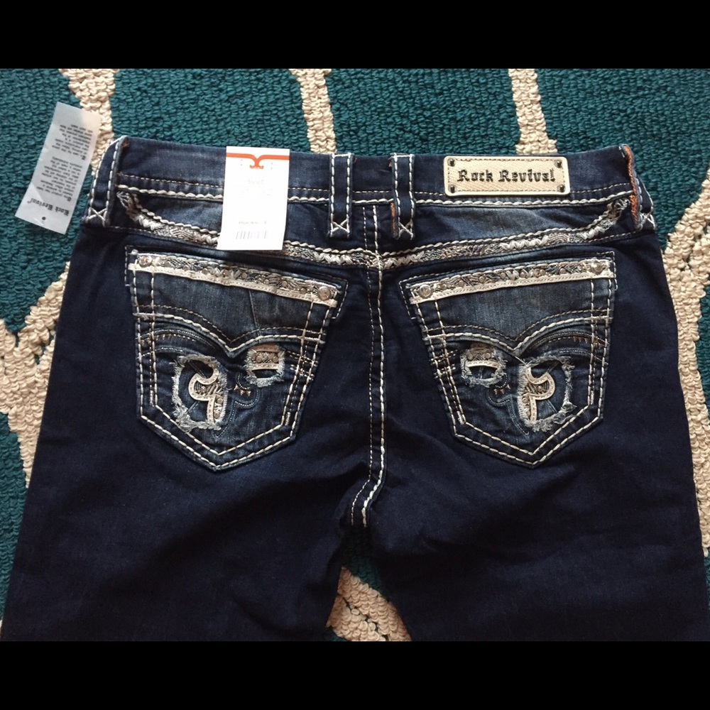 ❌SOLD ON FB❌ Rock Revival Jonet