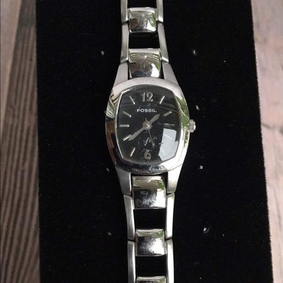 Fossil Women's Silver Link Watch with Black Face - Picture 1 of 2