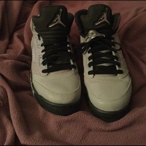 Jordans retro 5 wolf grey