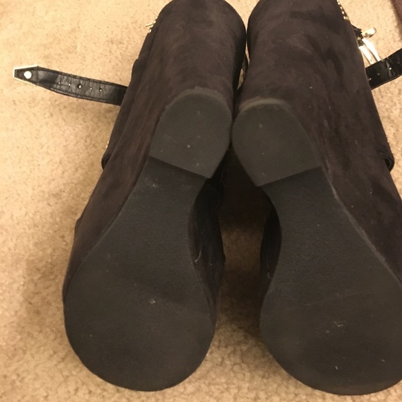 Shoes - Picture 2 of 3