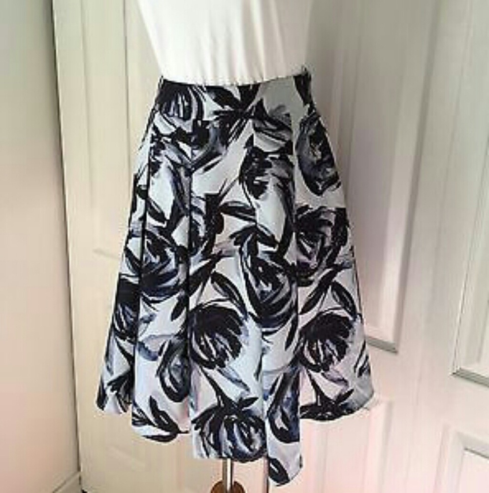 NWOT, The limited floral skirt size S