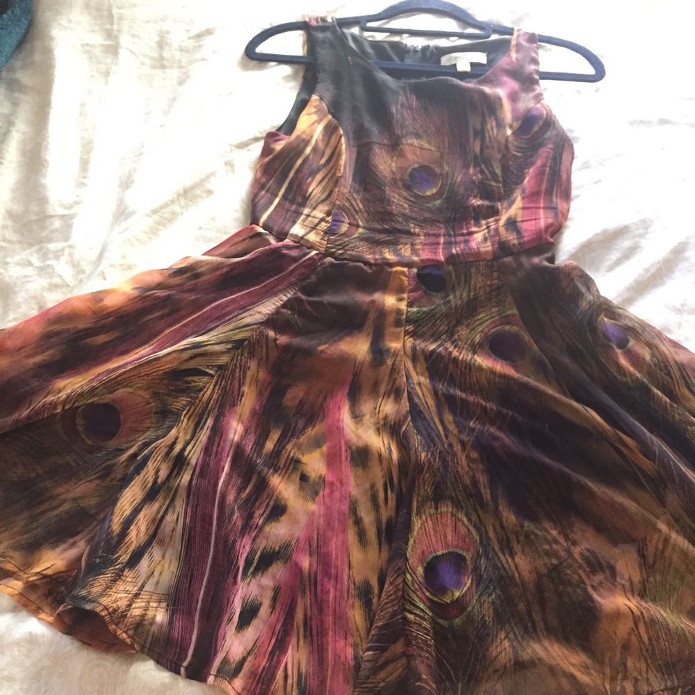 Beautiful peacock party dress - Picture 4 of 8