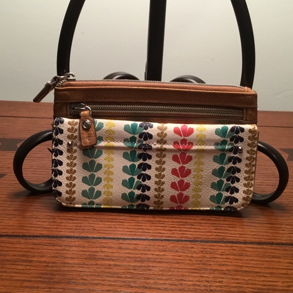 Relic Handbags - New Listing. Relic compact Billfold.