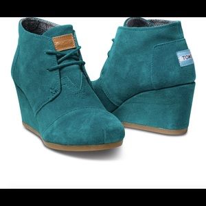 TOMS LAKE GREEN SUEDE DESERT WEDGES