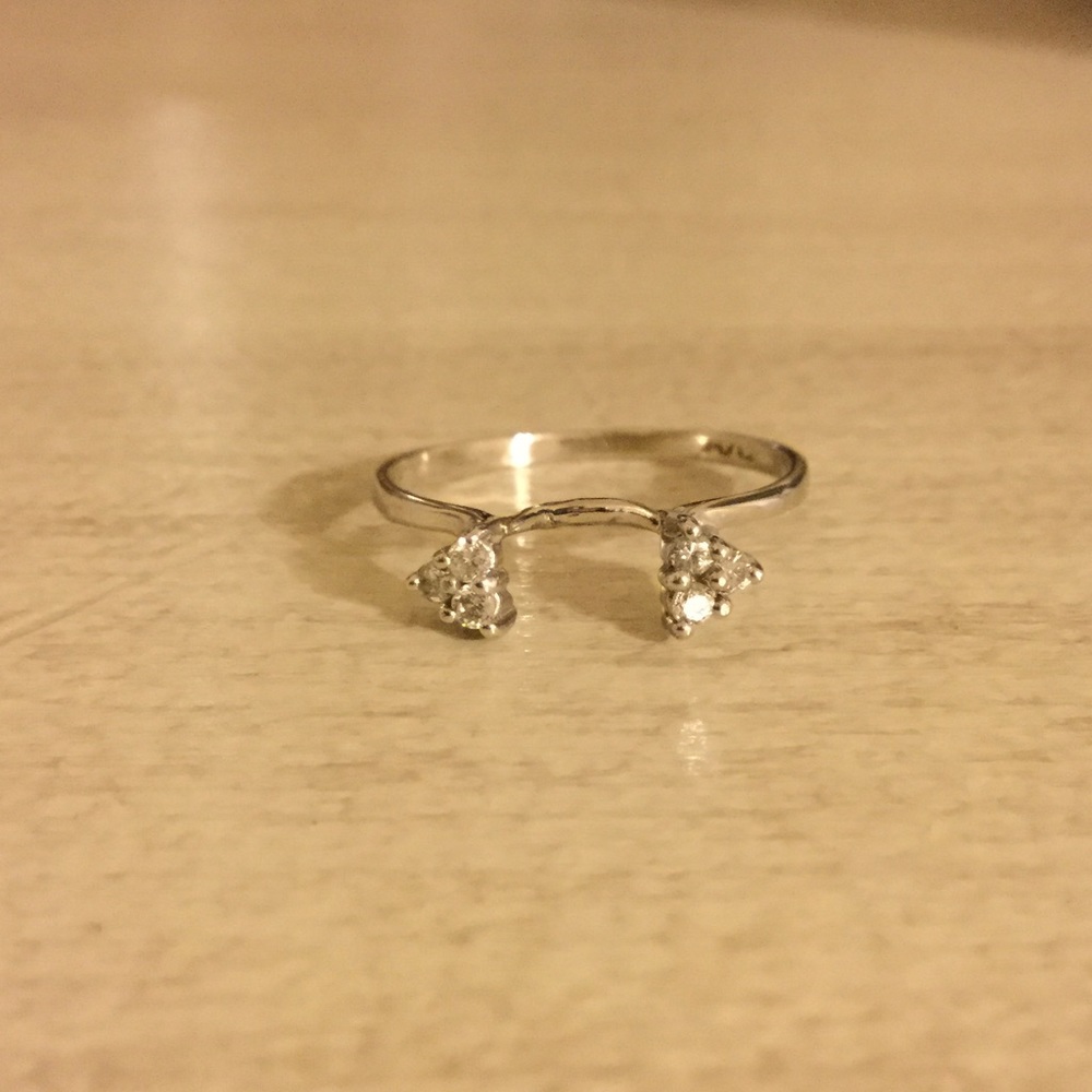 Size 7 white gold diamond ring