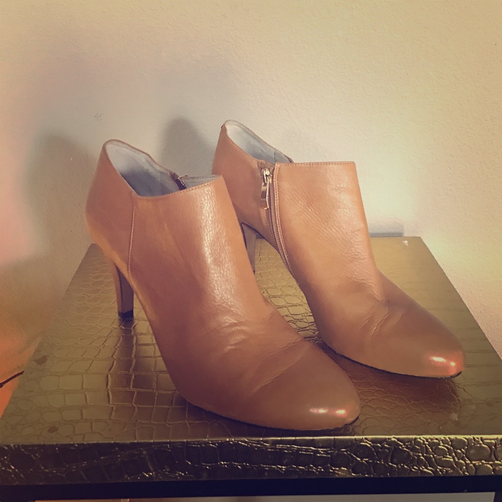 Vince Camuto tan leather booties