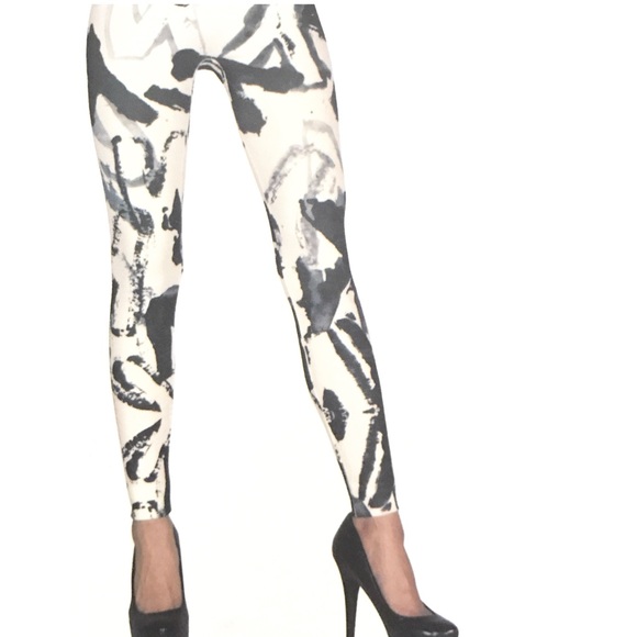 NWT Pair of Joe Boxer Leggings - Picture 2 of 4