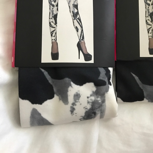 NWT Pair of Joe Boxer Leggings - Picture 3 of 4