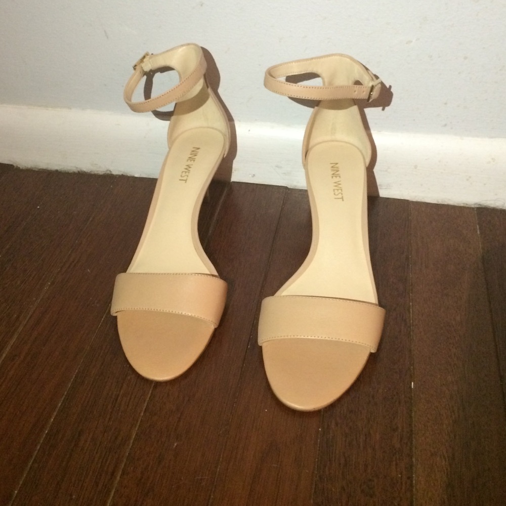 Nine West Leisa open toed kitten heel