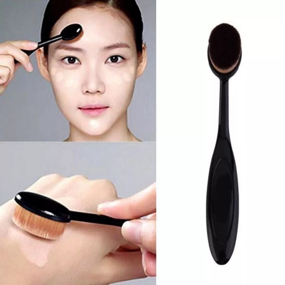 Oval makeup brush