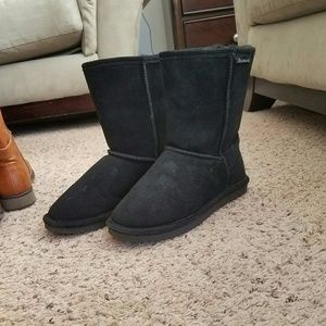 In great shape Bearpaw boots!