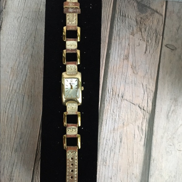 Fossil Women's Gold Rustic Watch - Picture 2 of 2