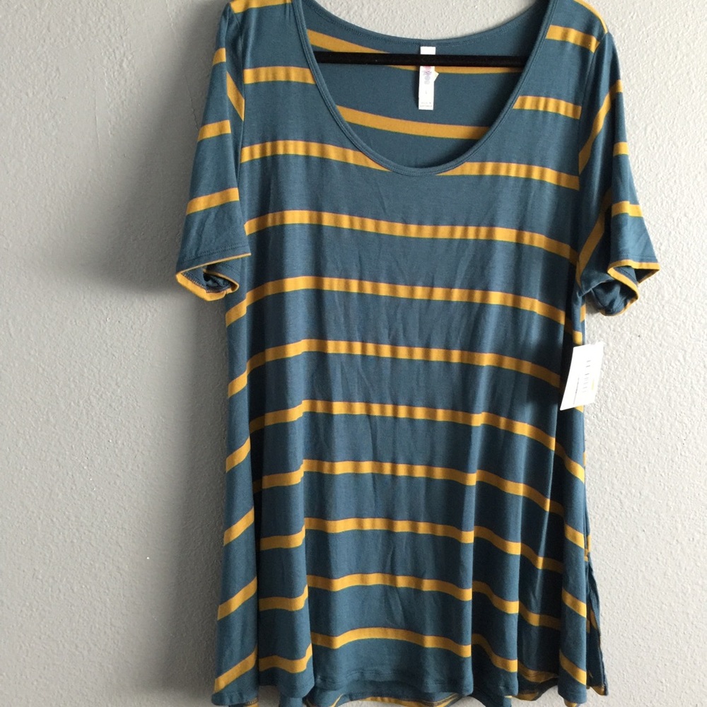 NWT Large LuLaRoe Perfect T
