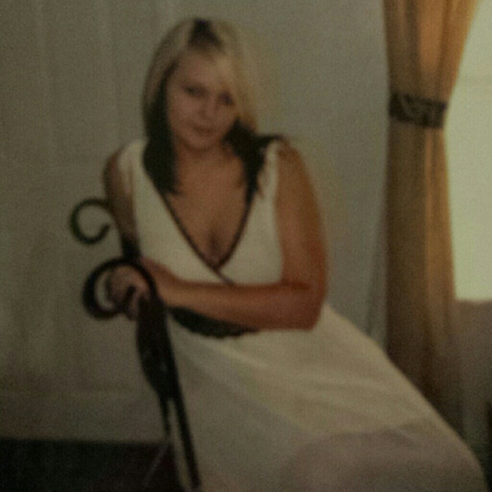 BEAUTIFUL WHITE AND BLACK DRESS