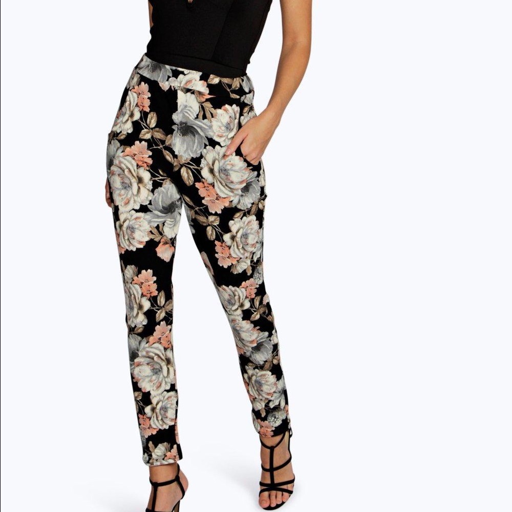 Boohoo dark floral trousers NWT