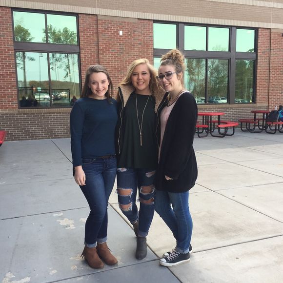 Meet your Posher, Ivy - Picture 1 of 1