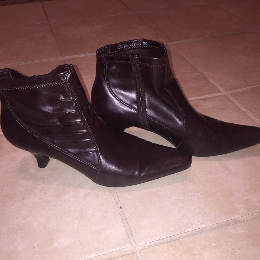 Ladies brown shoe booties