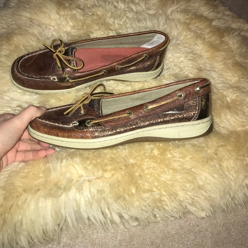 short style sperrys