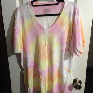 V-neck tie-dye tshirt