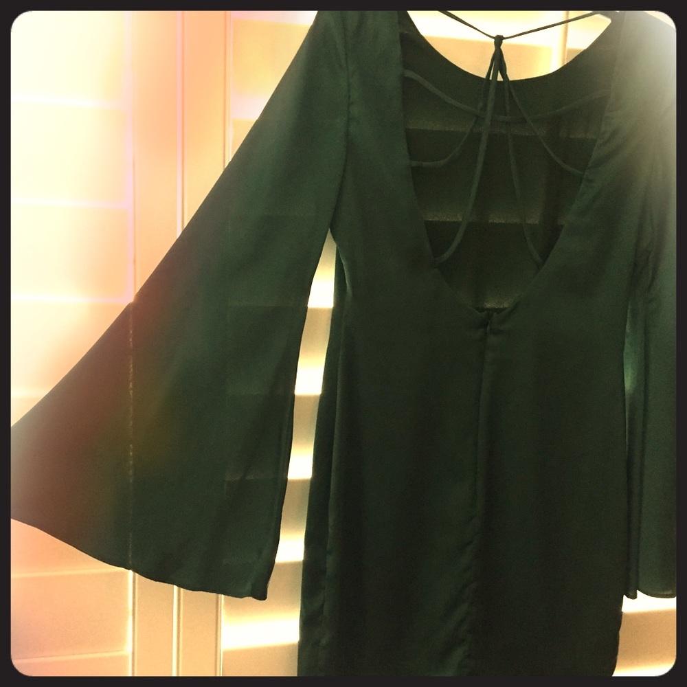 Green silk long sleeve dress 👗