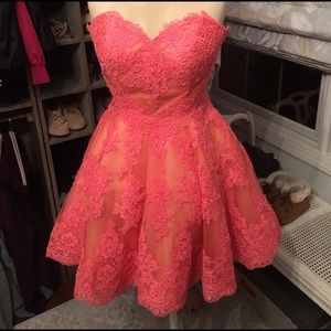 La Femme Coral Color Dress Size 6 - image 1