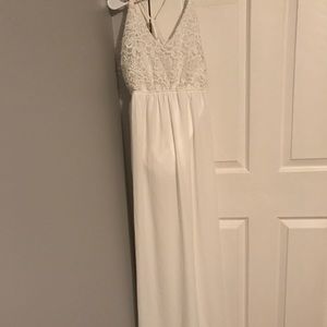 Fits loosely. If you wear Lg-XXL this will fit.