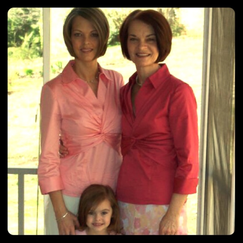 🎉STOREWIDE SALE 🎉 🌷Rose, twist front top🌷