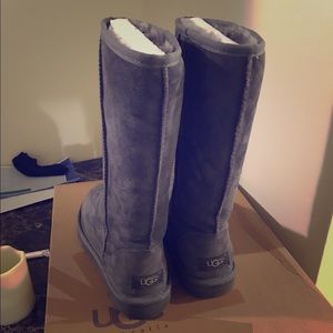 New Ugg Classic Tall boots/ Grey