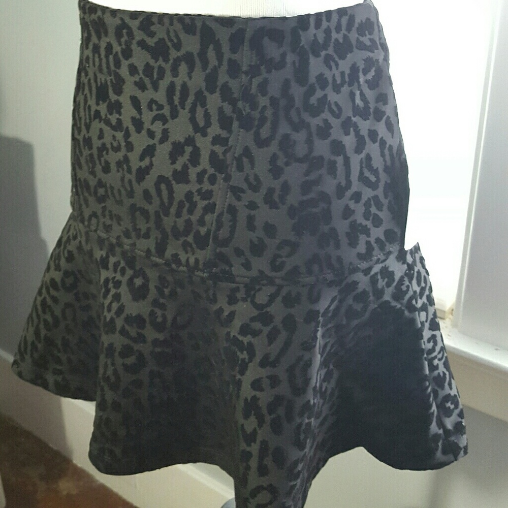 Forever 21 black leopard skirt