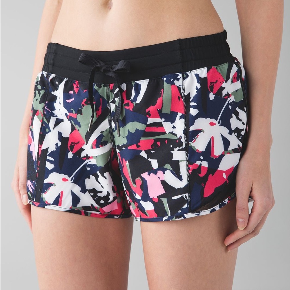 NWT Lululemon Hotty Hot Shorts in Pop Cut, size 10