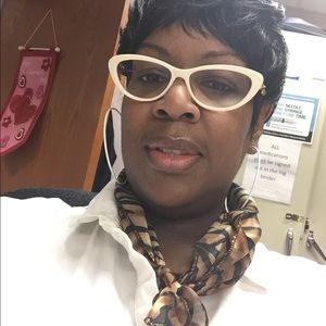 Meet your Posher, Katina