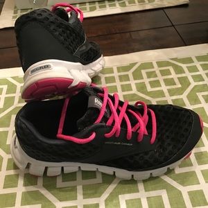 Reebok RealFlex Size 5 1/2 tennis shoes