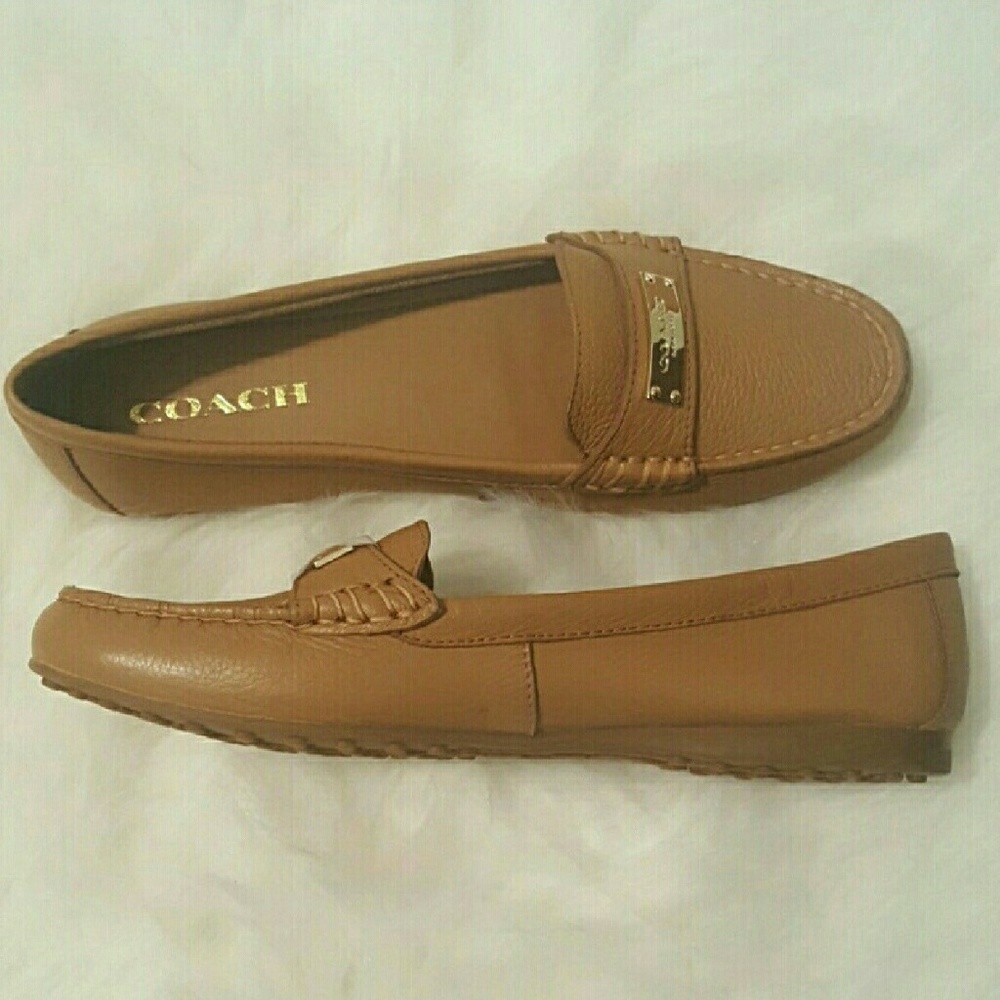 🎉NWT Coach Loafers Tan