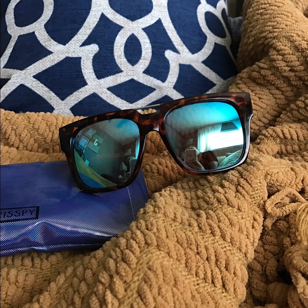 **SOLD** Quay Australia CHRISSPY sunglasses