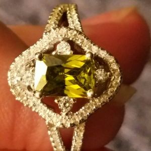 Sterling silver peridot  size 7 ring