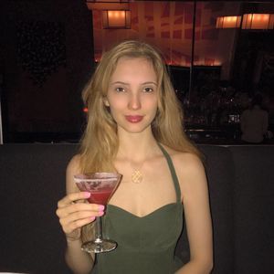 Meet your Posher, Annabella