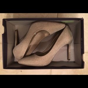 Jennifer Lopez Champagne Metallic Pumps