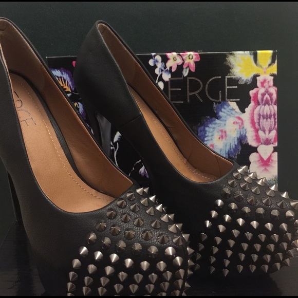 Spiked pumps - Picture 1 of 2