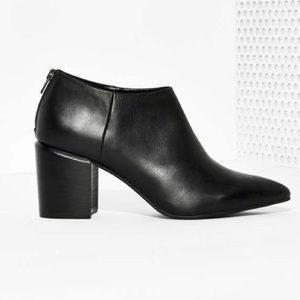 Final markdown‼️ Steve Madden Leather booties❣️