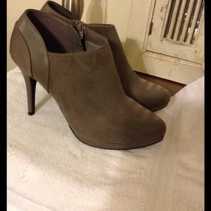 X-Appeal Faux Suede Gray Shooties