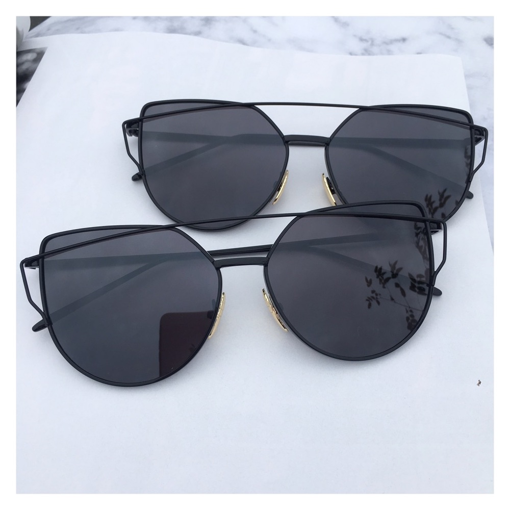 Black On Black Mirrored Sunglasses, Aviators - Picture 3 of 4